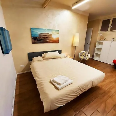 Free Breakfast- Cozy Steps From The Colosseo Daire *